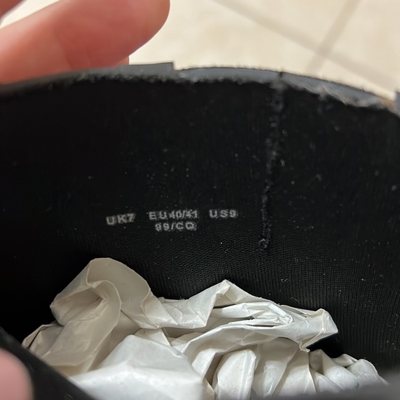 HUNTER Chelsea Style High Gloss Heeled Ankle Rain Boots Sz 9 - Picture 9 of 10